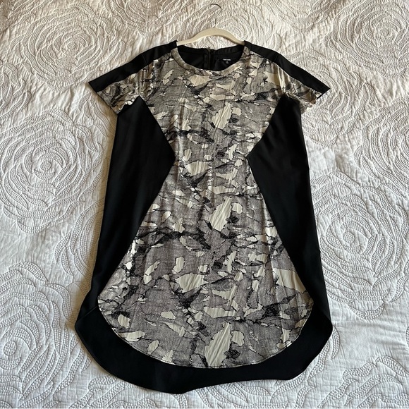 REVOLVE - Funktional - Shift Dress in Pictured - Picture 4 of 12
